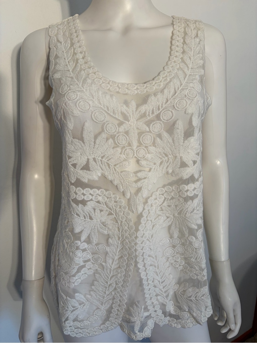 #858 Capri NWOT Women's White Embroidered Lace Camisole
